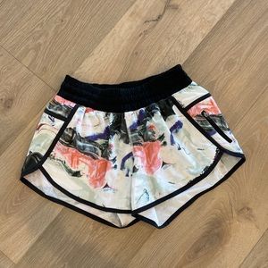Lululemon Tracker Floral Shorts 6